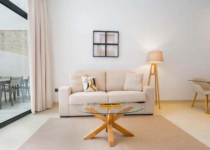 New Design Apartment - Private Patio - Gallos 2