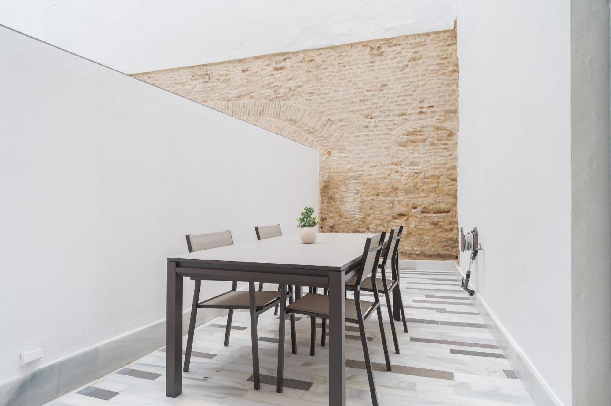 New Design - Private Patio - Gallos 2 Sevilla