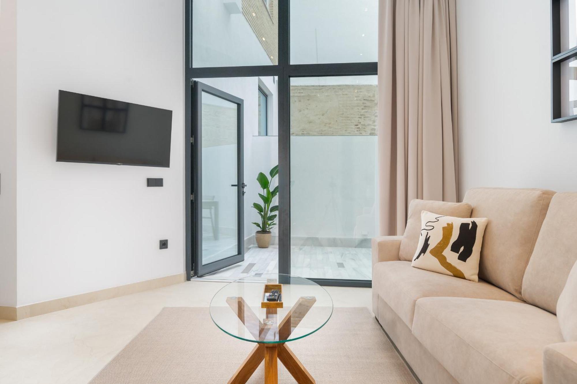 New Design - Private Patio - Gallos 2 Apartamento